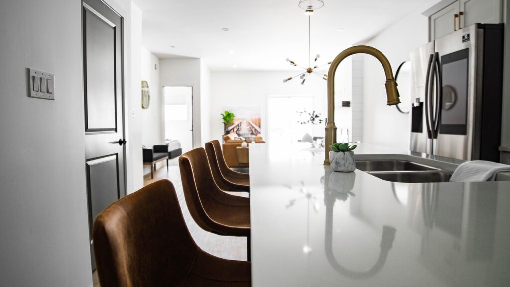 Intérieur luxueux d'un appartement illustrant la nue-propriété immobilière sans impôt foncier