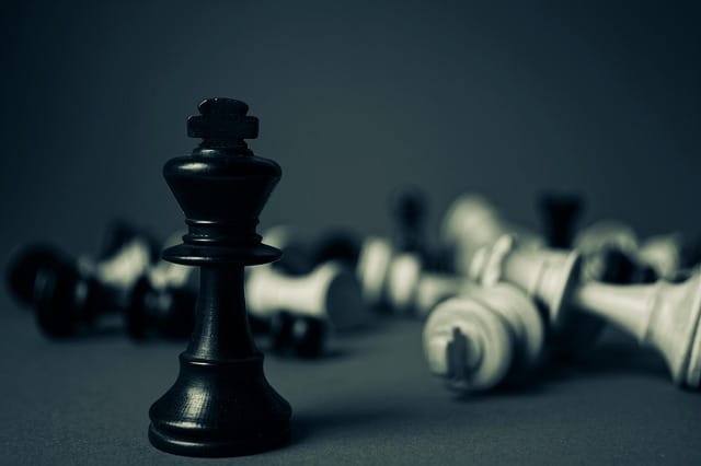 Les inconvénients d'une holding patrimoniale illustrés par un roi d'échecs